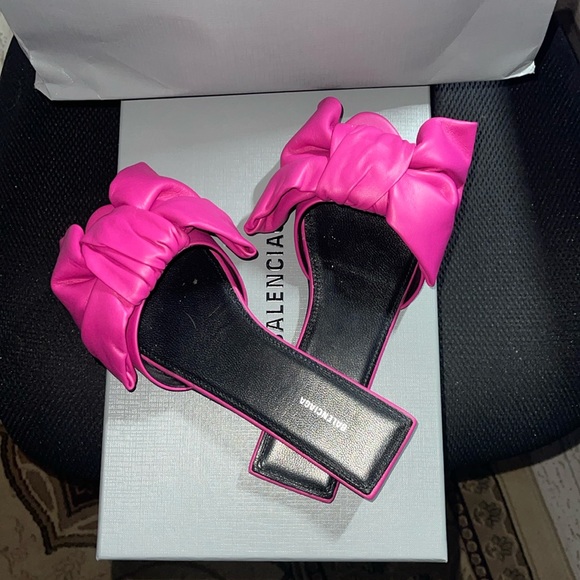 Beautiful Balenciaga shoes.  Like new.  Worn only once - Picture 1 of 4